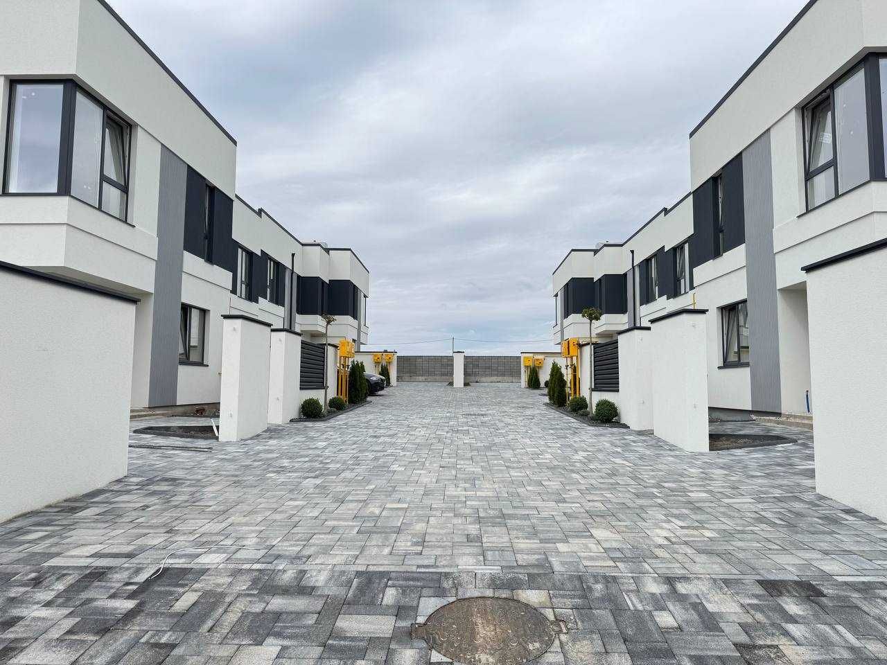 Продам котедж з міськими комунікаціями на Щасливому