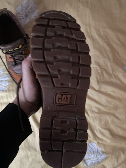 САТ (Caterpillar) - натуральна шкірв