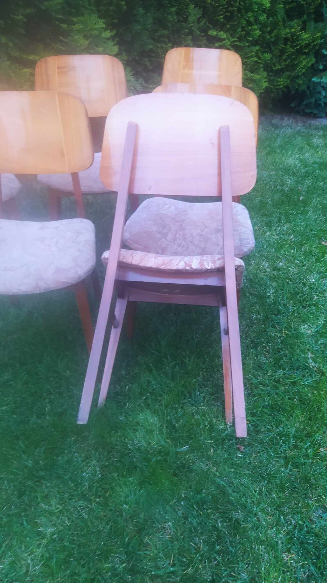 Krzesła, stół Bilea Vintage Prl.