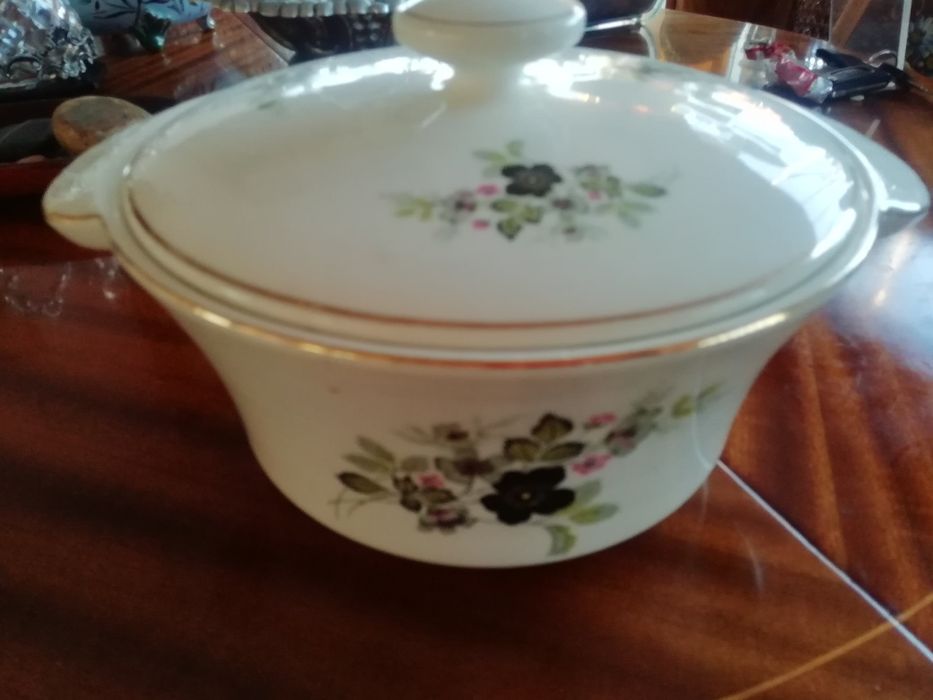 Terrina antiga de sacavem.