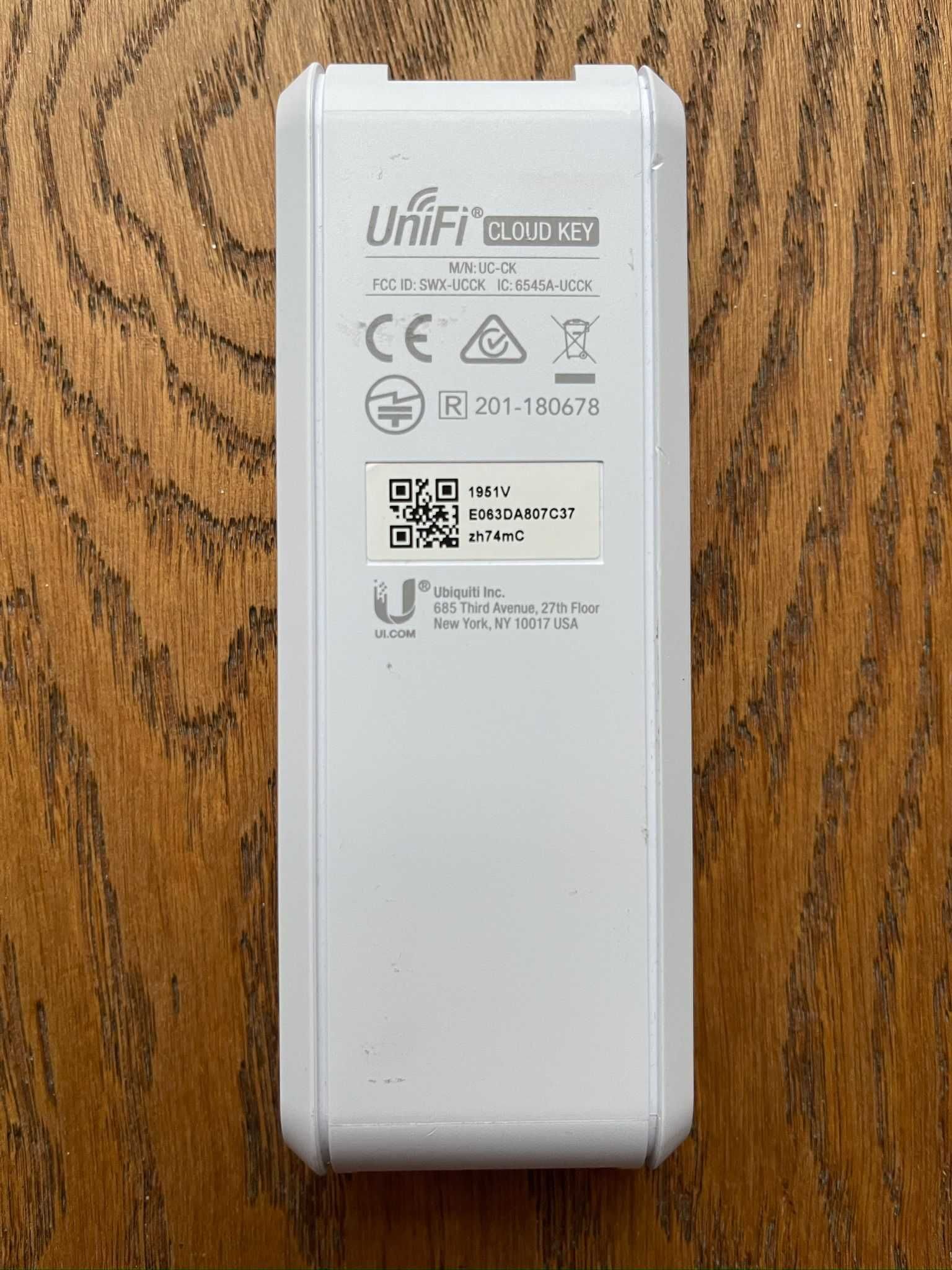 Ubiquiti UniFi Cloud Key (UC-CK) – UniFi Controller – Stan idealny!