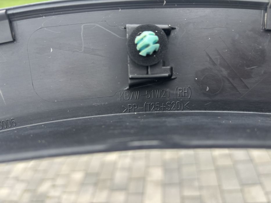 MAZDA CX-5 II 2017< Listwa blotnika prawy przód