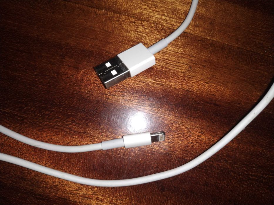 Продам блок живлення "Ugreen" 2.1 А + USB кабель Lighting (довжина 1м)