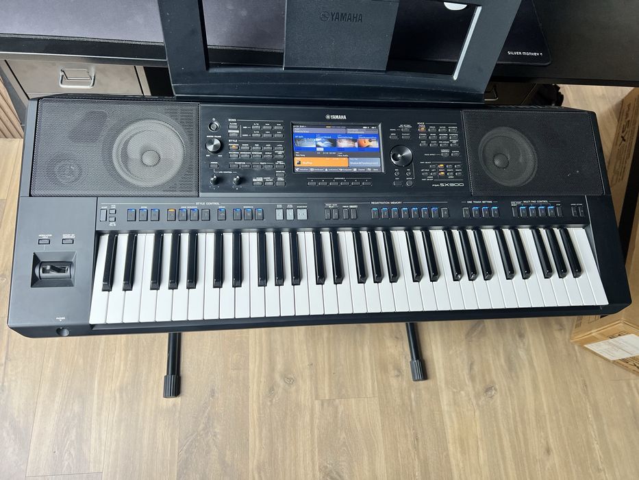 Yamaha SX900 jak nowa, kilka expansion packów Genos