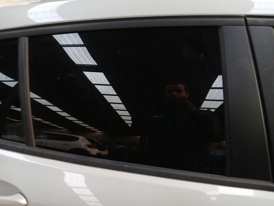 Vidro porta trás direito BMW 1 (F40)