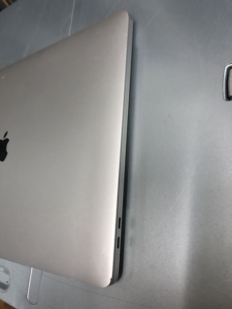 MacBook Pro A2141 16 2019 32 / 512  i7-9750H  Radeon Pro 5300M 4gb.