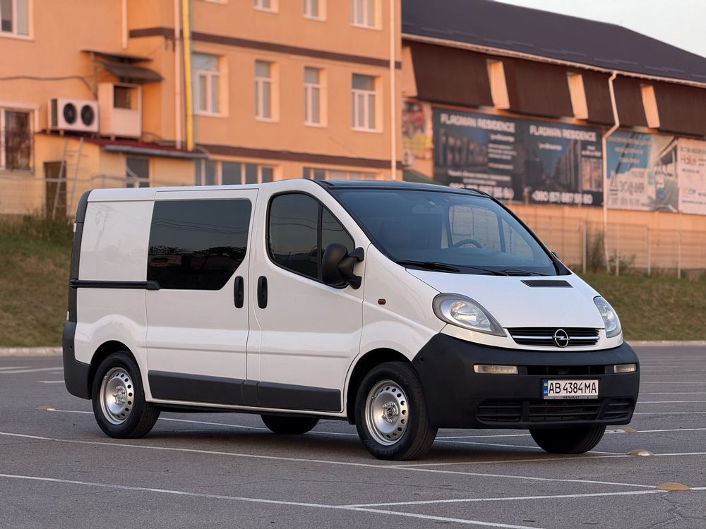 Бус Opel Vivaro 2006 (1.9dCi) мінівен, можливий обмін vito, trafic, t5