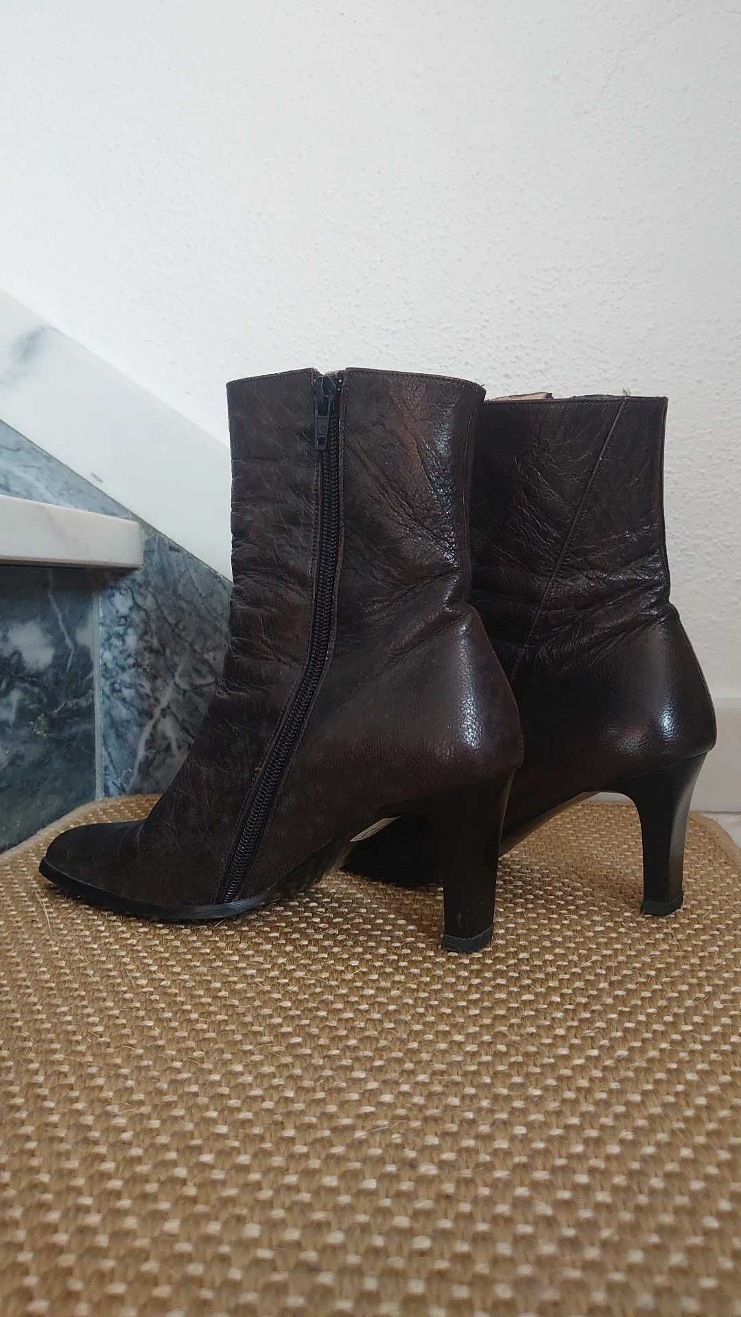 botas de pele castanho
