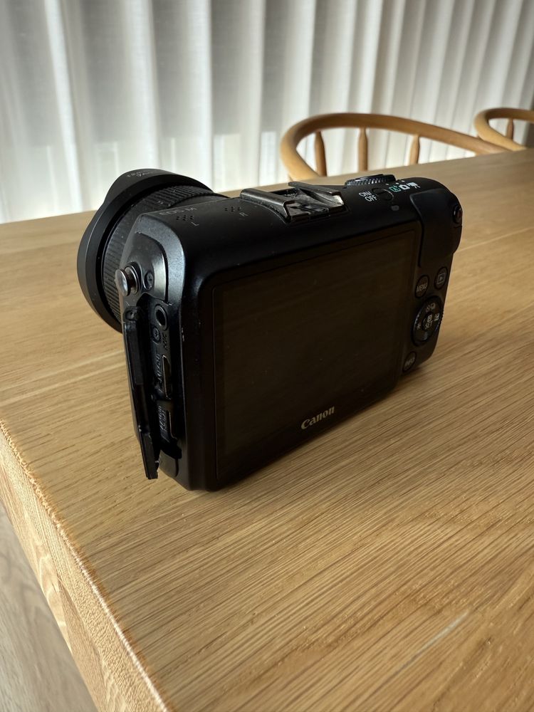 Camera Canon EOS M