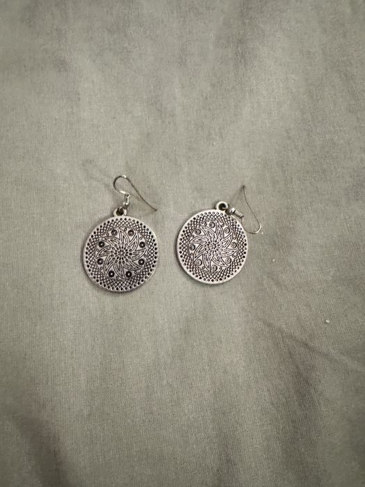 Brincos étnicos prateados
