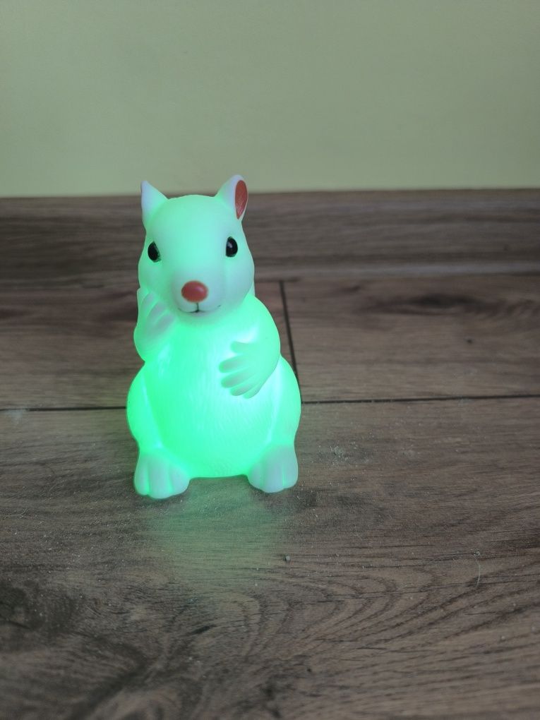 Mała lampka figurka wiewiórka