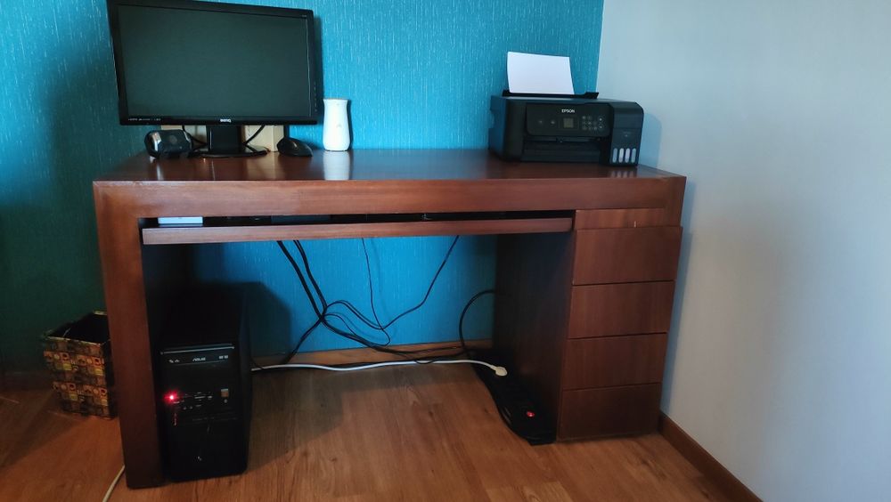 Secretária em madeira