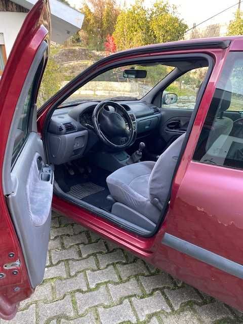 Renault Clio RXE 1.2 3P 2000