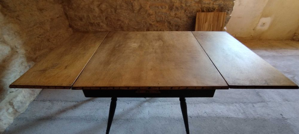 Mesa extensível de madeira