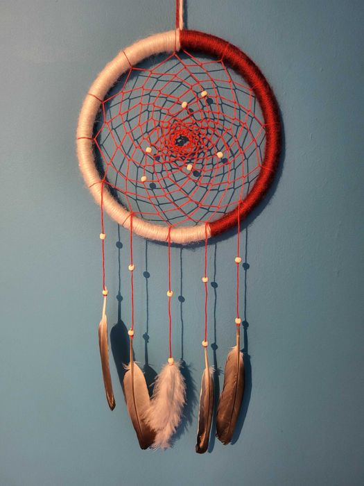 Biało-czerwony łapacz snów