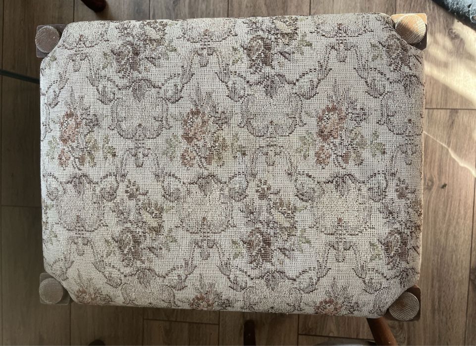 Taboret stolek tapicerowany podnozek pufa