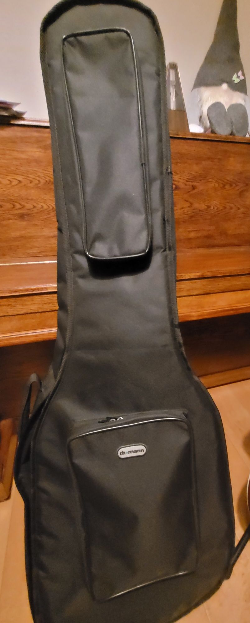 Gitara basowa fretless Guild 240 EF