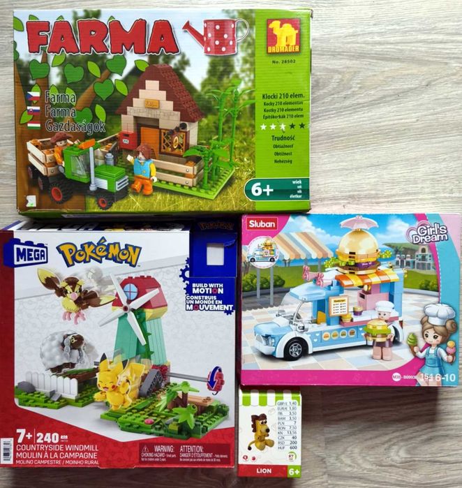 4 komplety klocków lego m. in. MEGA Pokemon, Farma, Kamper