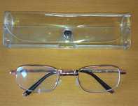 Oculos com armação dourada