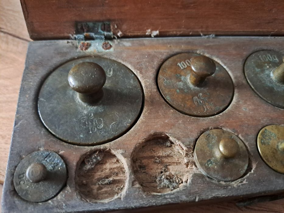 Odważniki  mosiężne  stare