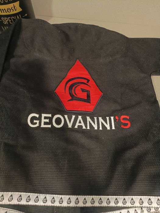 Kimonos usados  de vários tamanhos