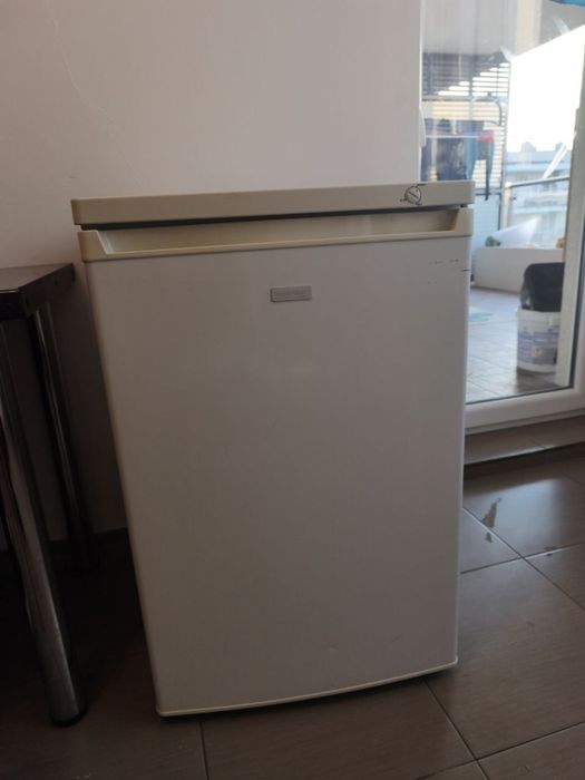 Mała zamrażarka szufladkowa w stanie używanym