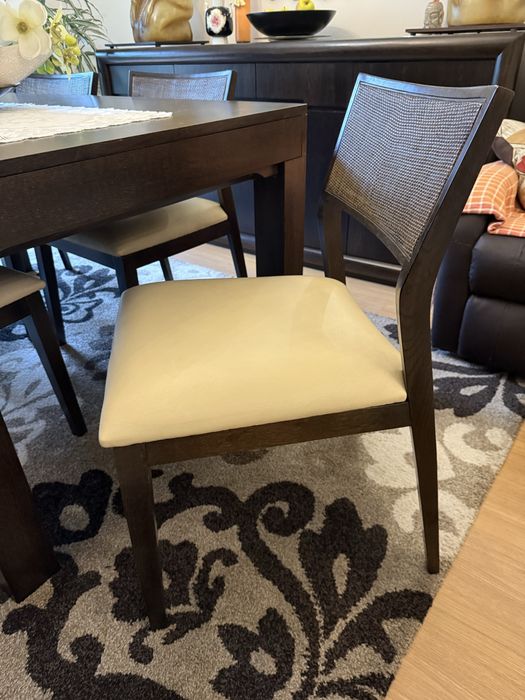 Mesa de refeições com porta talheres e 6 cadeiras