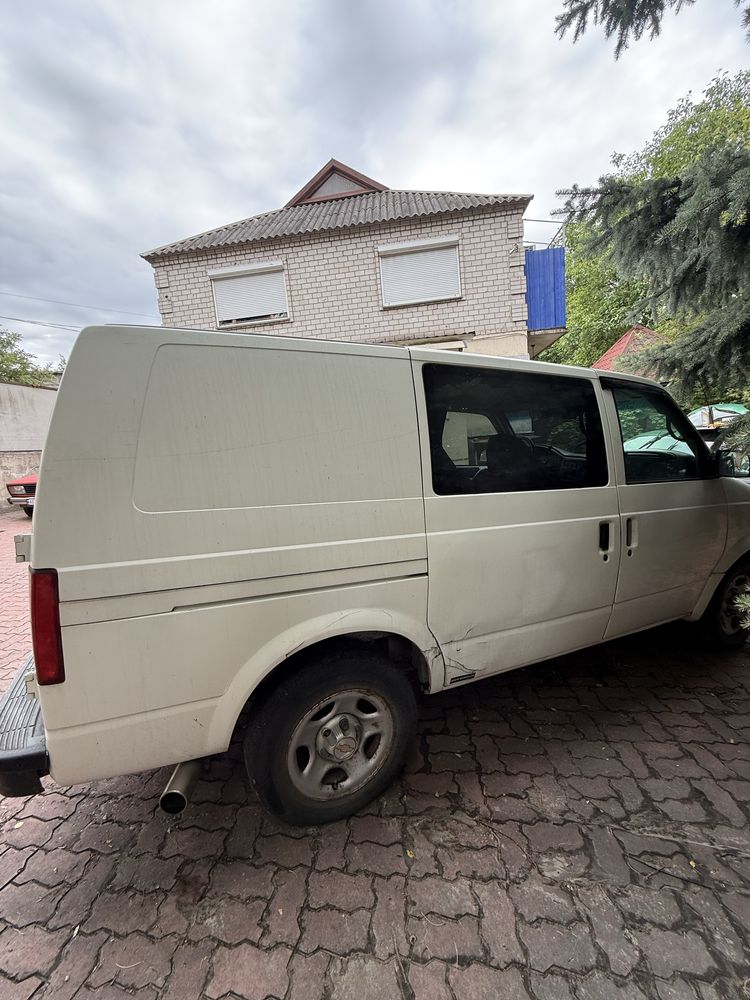 минивен бус Astro van Chevrolet 2004 газ/бенз