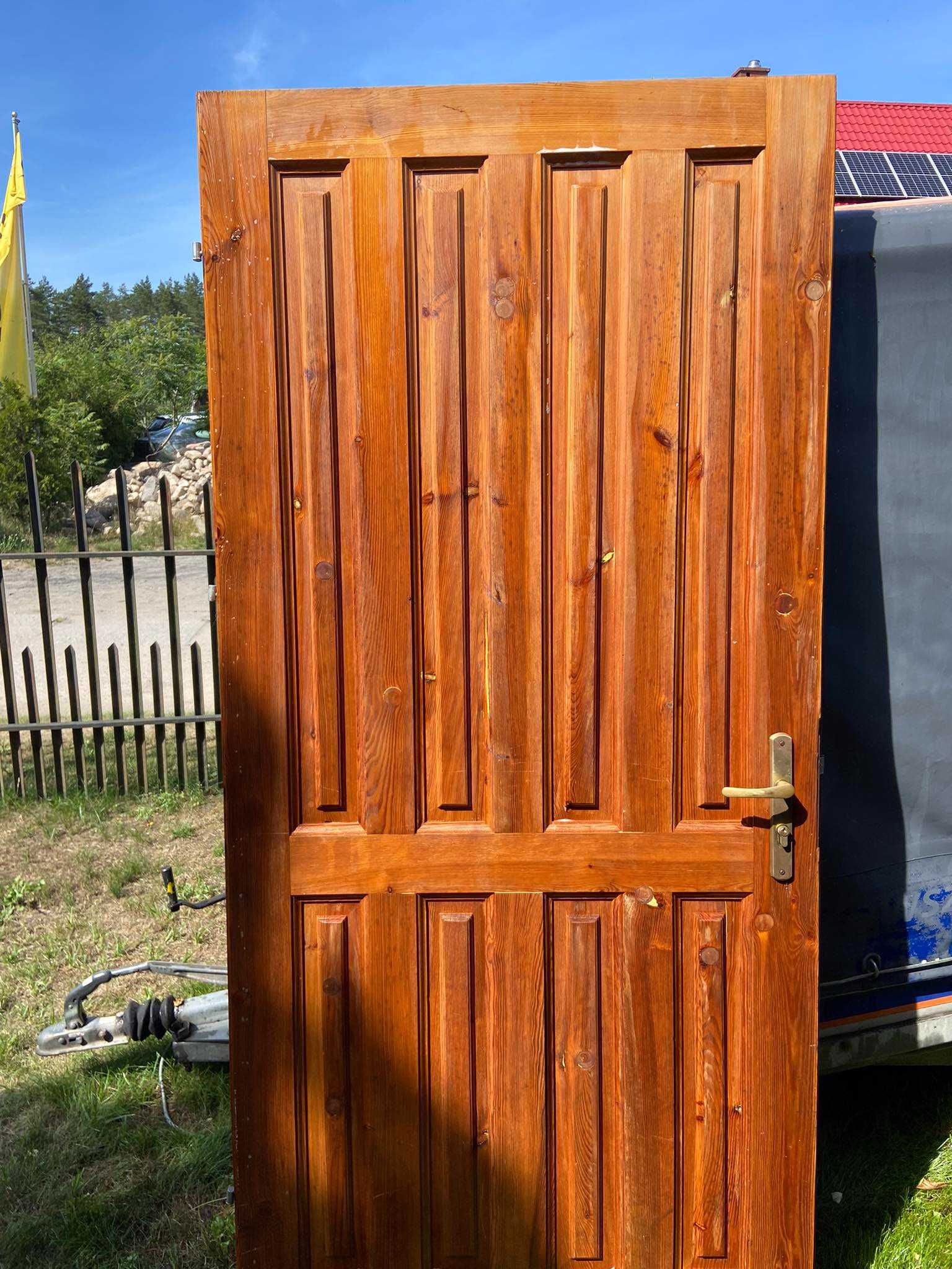 Stare drzwi sosnowe