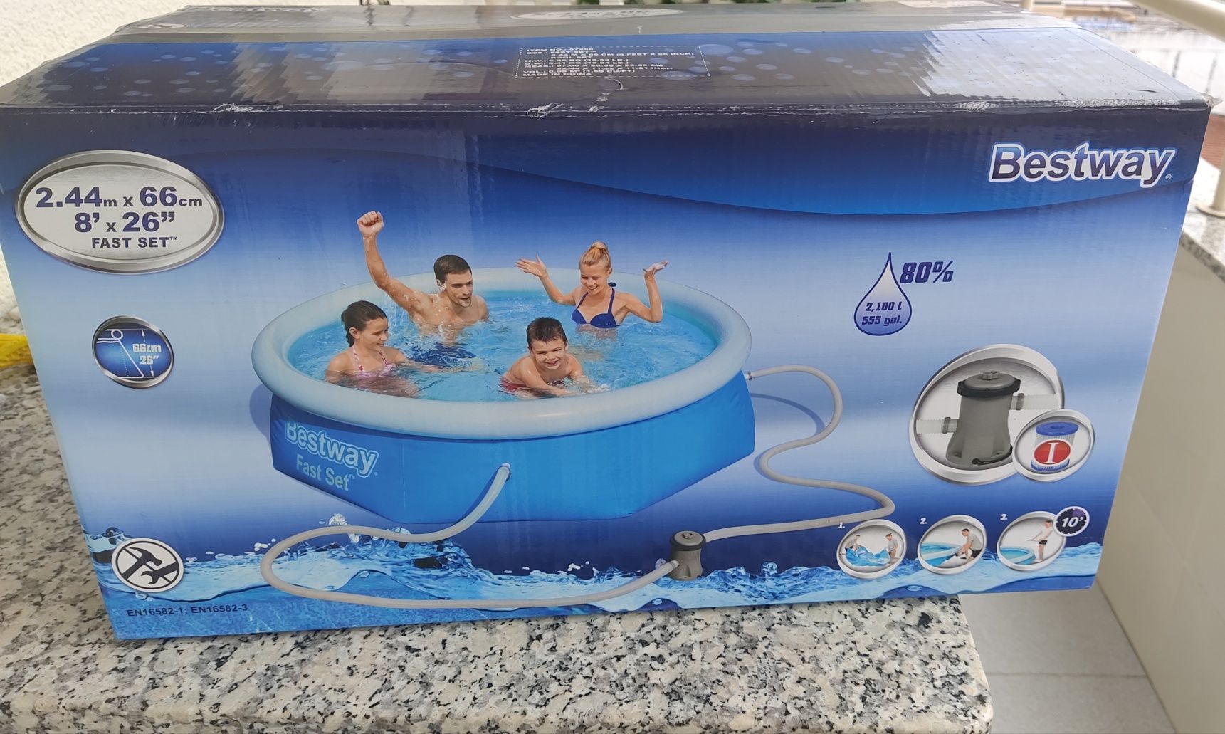 Piscina com muito pouco uso