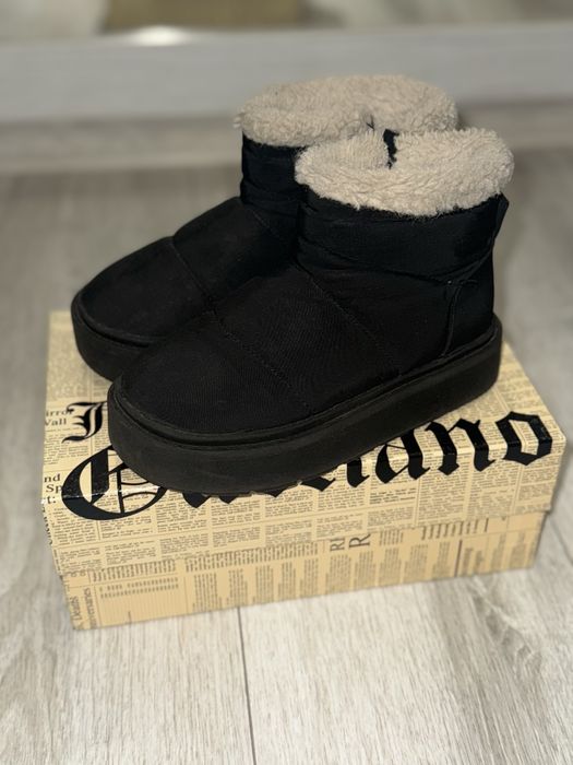 Чоботи на дівчинку  уггі на хутрі Zara 30