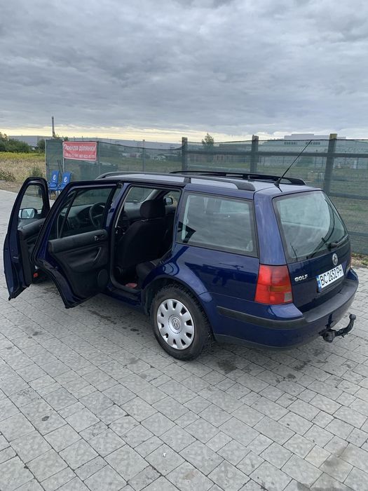 Volkswagen гольф 4 універсал, 2004 року.
