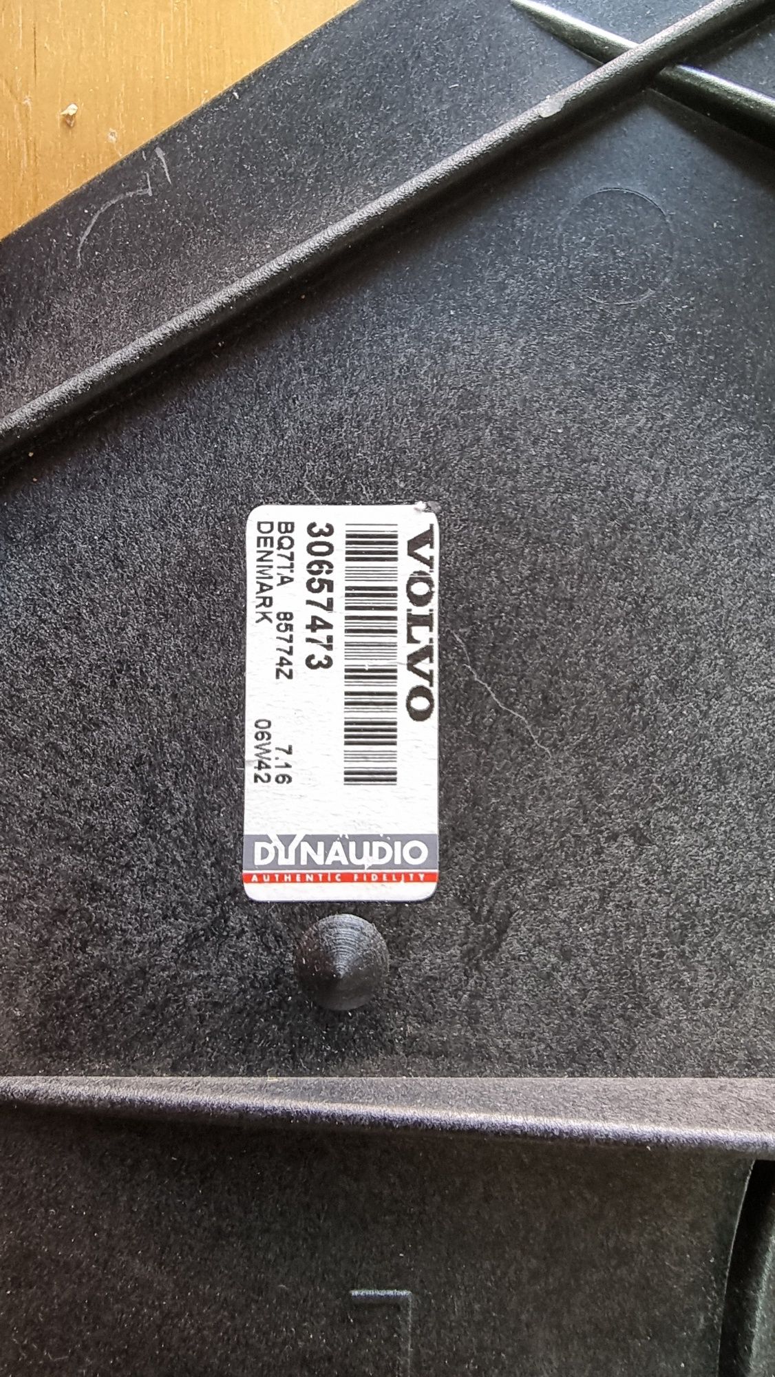 Colunas Dynaudio Volvo C30