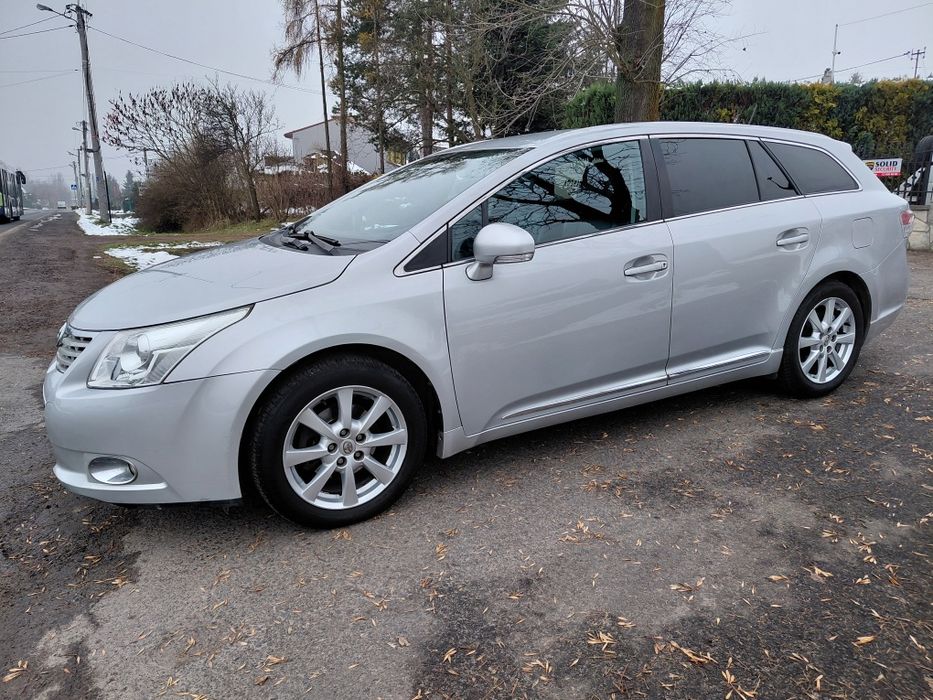 Toyota Avensis 2.0 benzyna, automat, niskim przebieg, skóra