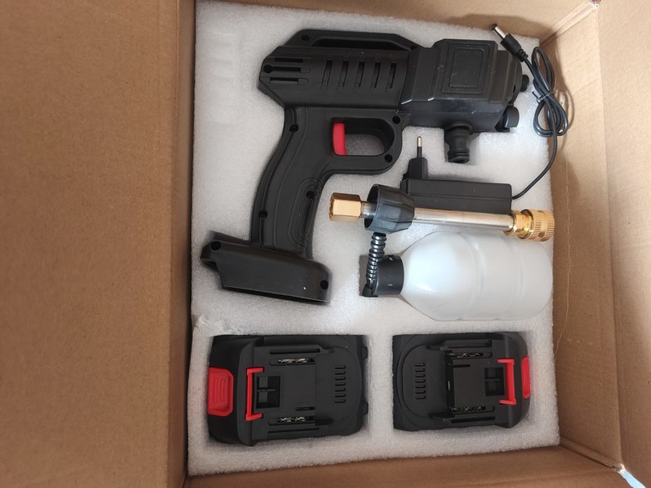 Máquina de lavar a pressão c/ 2 Baterias 40€