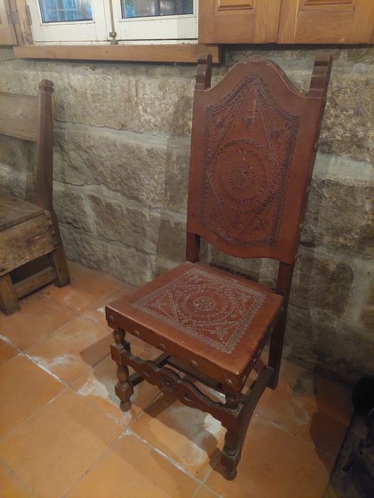 6 Cadeiras - madeira e couro