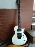 Gitara Kramer Assault 220 Alpine White Entwistle
