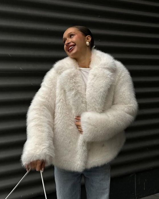 Нова біла шуба Zara шубка Зара дуже пухнаста густе хутро шуба Zara