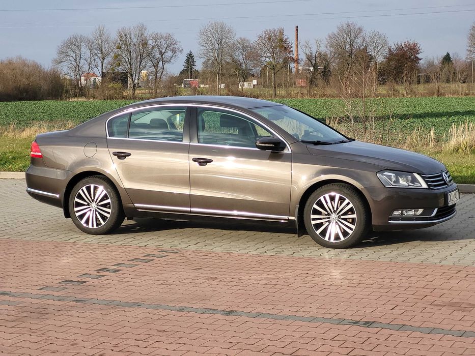 VW Passat B7 2.0 TDI biksenon, led, navi, kamera cofania. Super stan.
