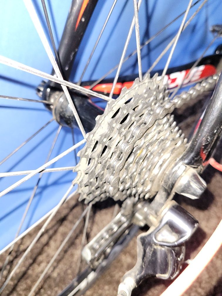 Велосипед карбон Pinarello FP Due 
Карбоновый шоссейный.