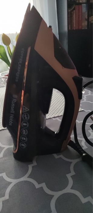 Żelazko marki Russel Hobbs