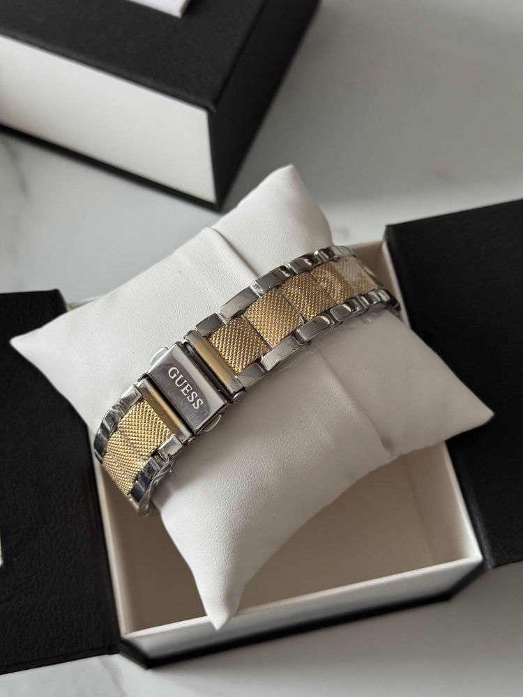 Жіночий наручний годинник Guess silver зі стразами