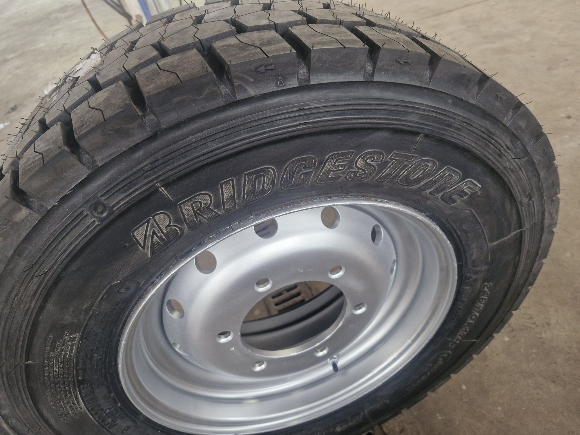 Komplet koła bezdętkowe 6 otworów 245/70r17.5 5szt  d35 d44 d45 d47