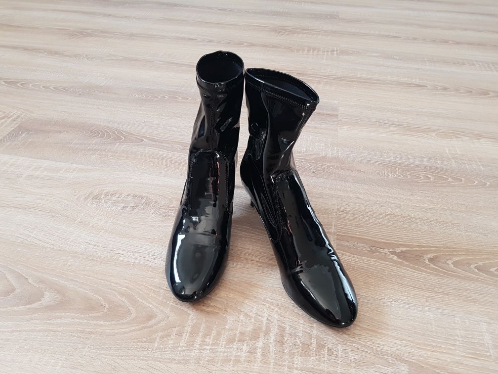 Botki damskie, buty lakierowane ZARA rozmiar 40, nowe