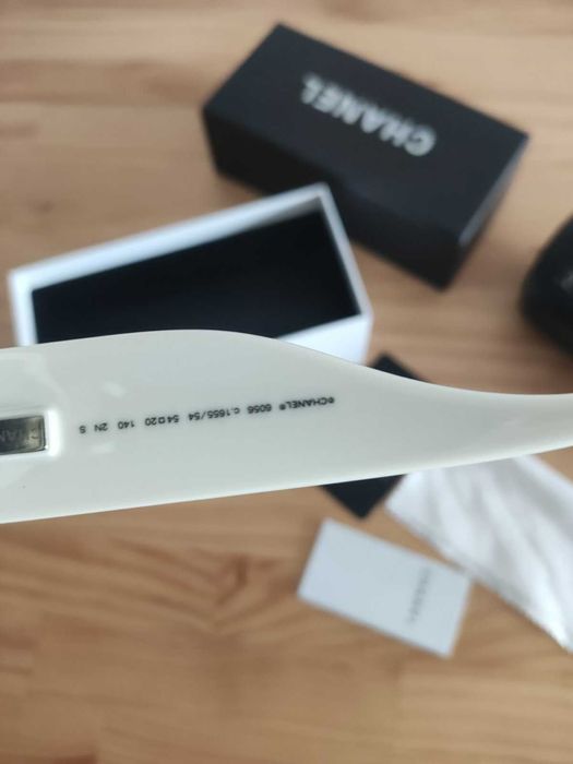 Okulary słoneczne Chanel od reki