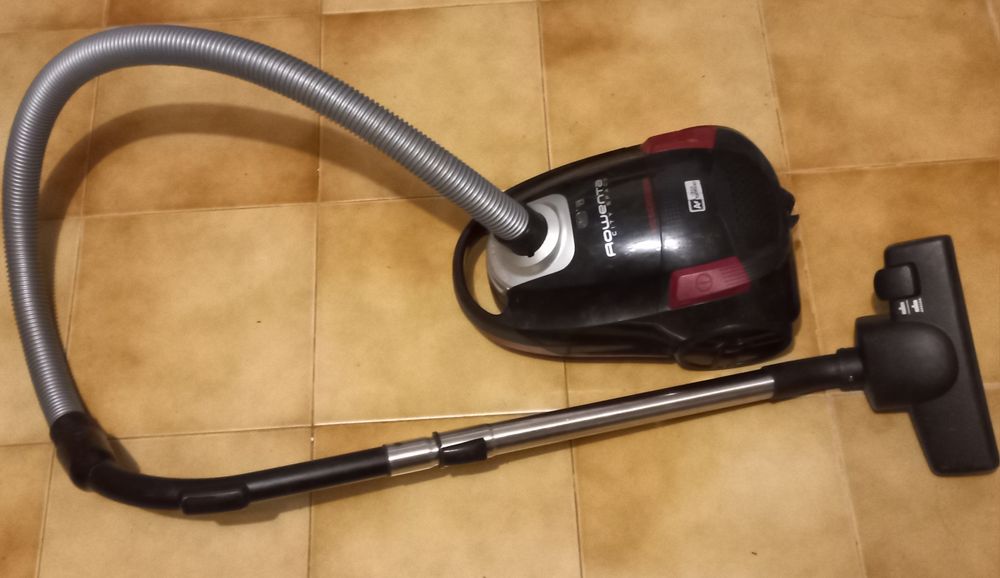 Aspirador Rowenta com boa aspiração