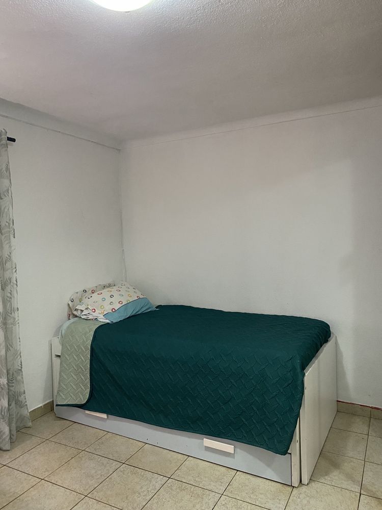 Quarto para arrendar em Odivelas só para mulheres (partilhado)