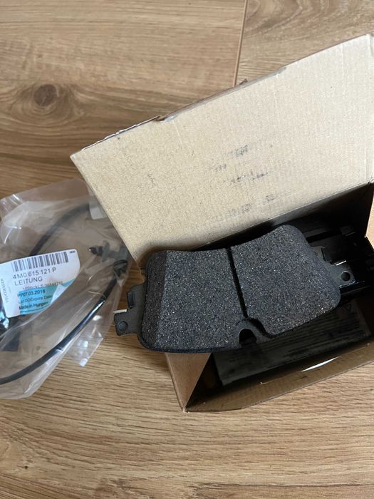 8W0698451F VAG / колодки гальмівні задні+датчик / Ауді А4, А5, А6