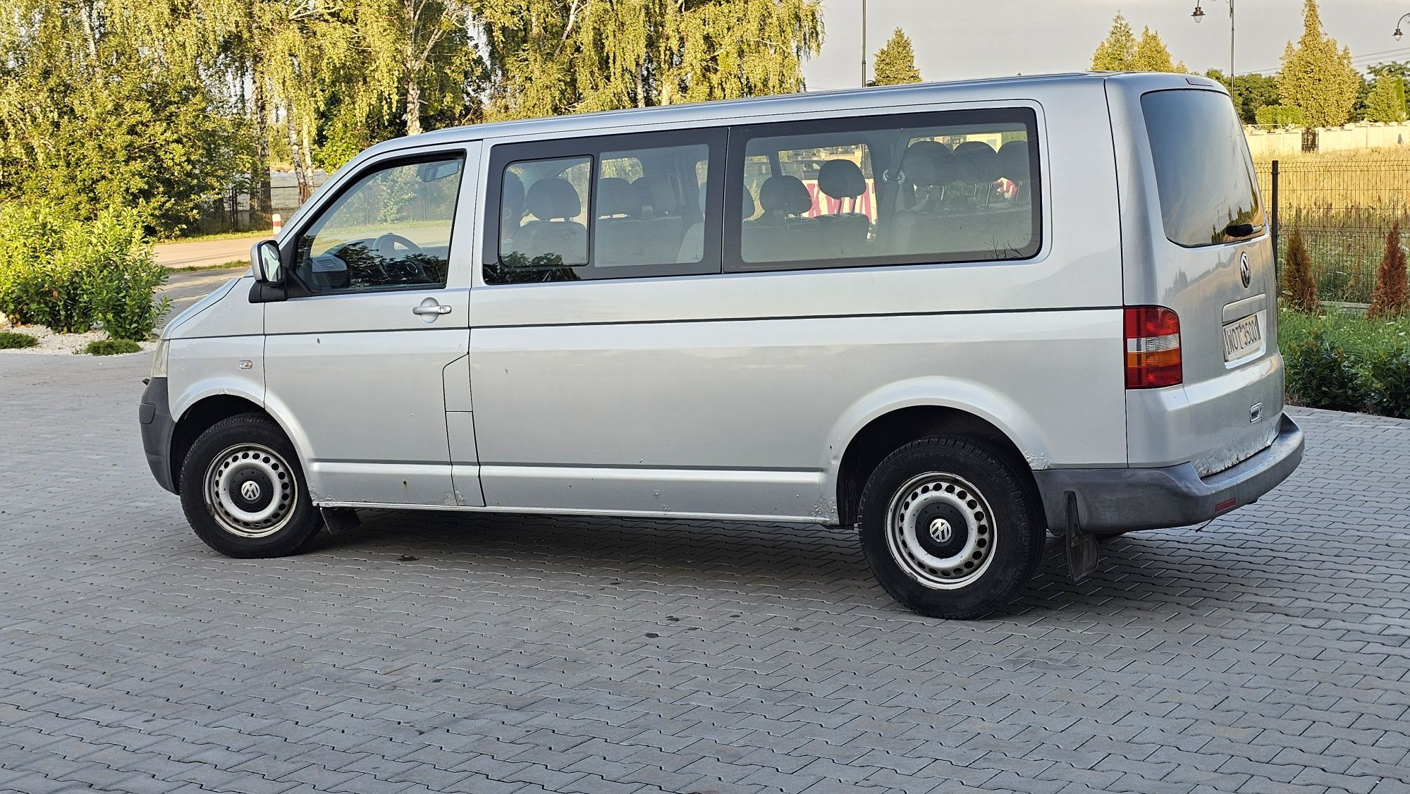 Sprzedam VW caravelle 2007 rok 2.5 130 km 9 osobowe
Samochód ma podnie
