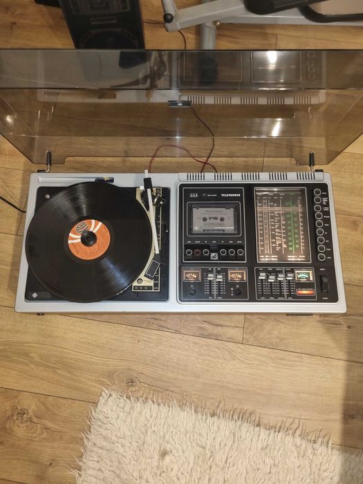 Radio magnetofon gramofon Telefunken model 3021